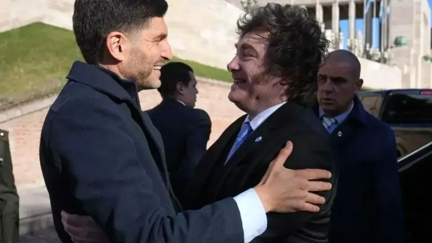 Imagen ilustrativa de la noticia: Pullaro y Milei encabezaron el acto por el Día de la Bandera en Rosario (Info General)