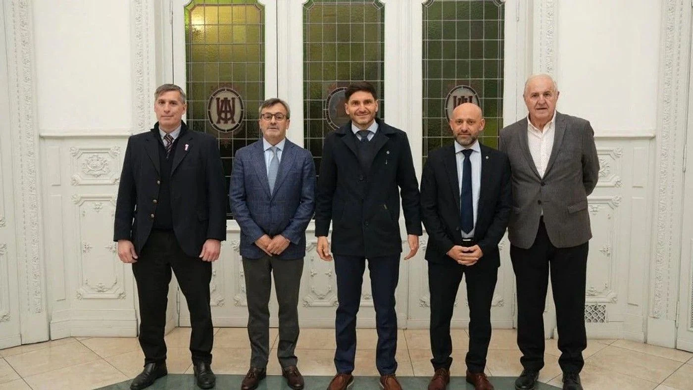 Imagen ilustrativa de la noticia: Pullaro y UIA acuerdan agenda para mejorar competitividad (Política)