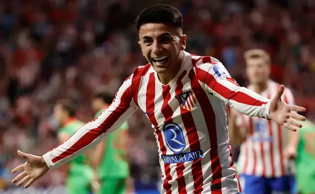 Thiago Almada vuelve al fútbol argentino para jugar en River.