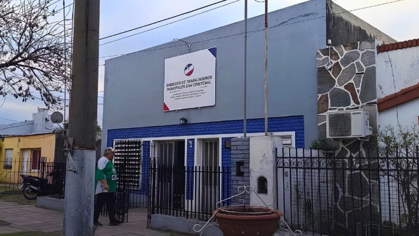 Delincuentes hurtan televisor y pavas en sindicato