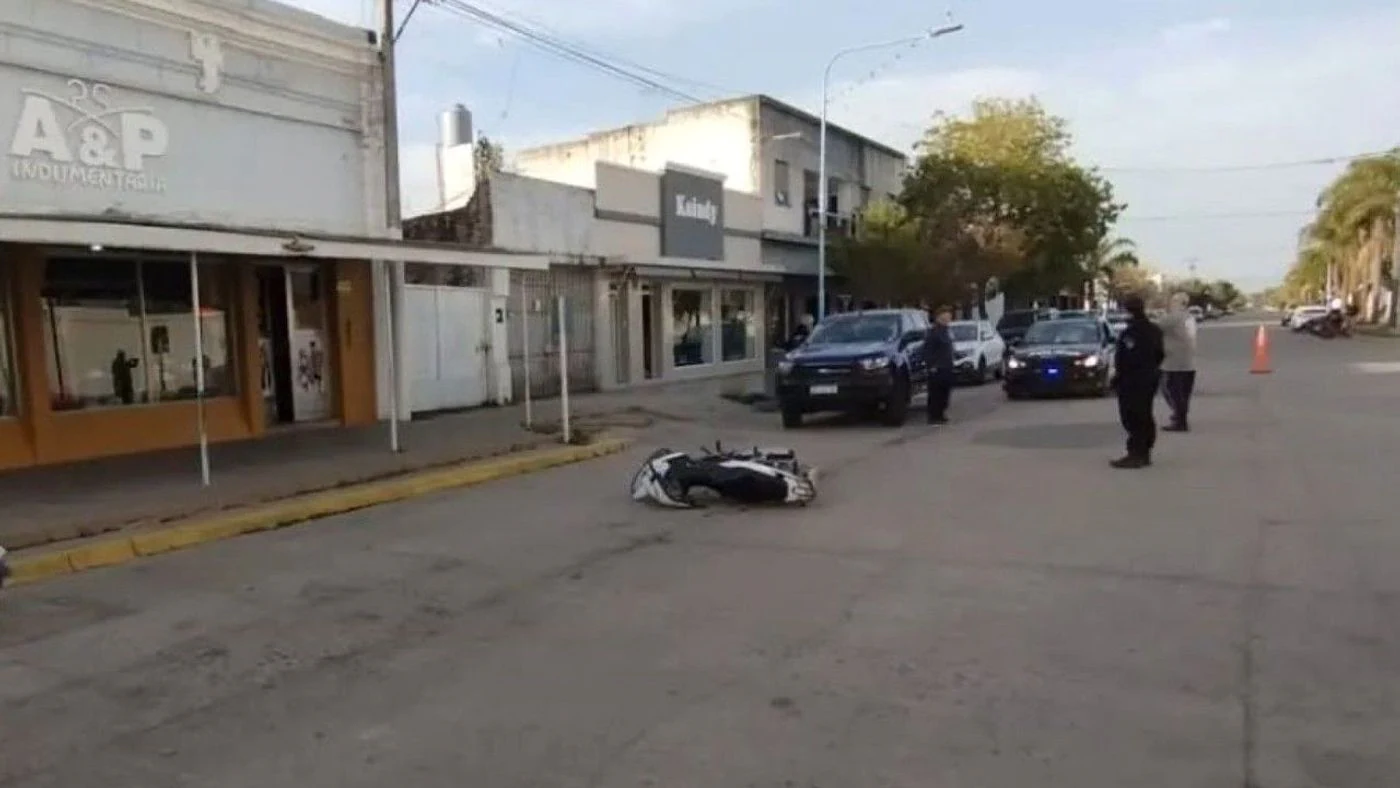 Imagen ilustrativa de la noticia: San Cristóbal: Accidente en pleno centro de la ciudad (Policiales)