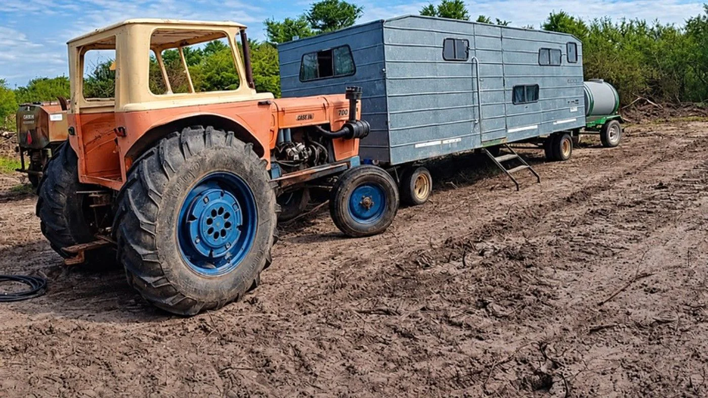 Imagen ilustrativa de la noticia: San Cristóbal: denunciaron el robo de la instalación eléctrica de un tractor (Policiales)