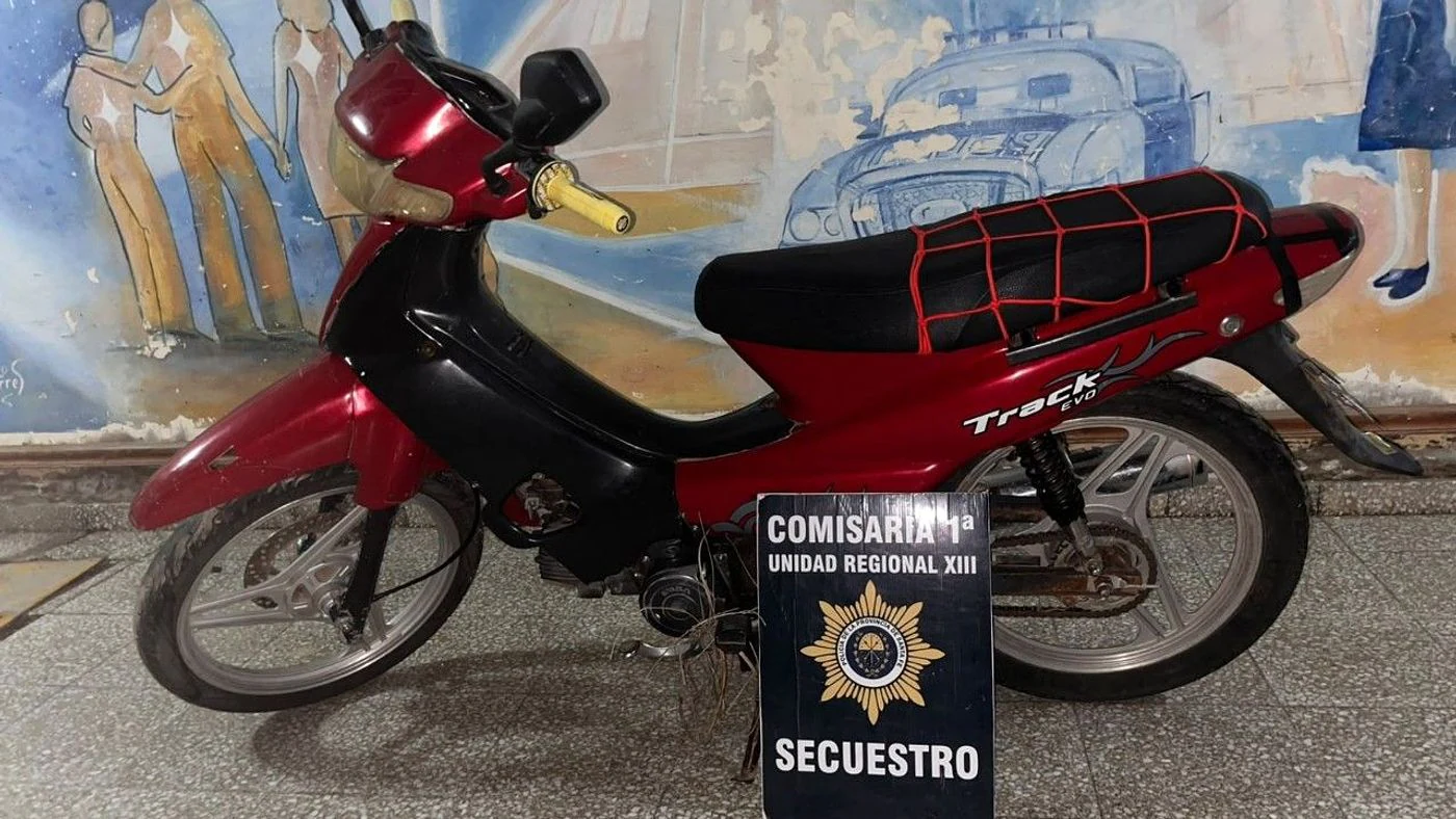 Imagen ilustrativa de la noticia: San Cristóbal: la Policía recuperó la moto robada frente a la Escuela Nacional