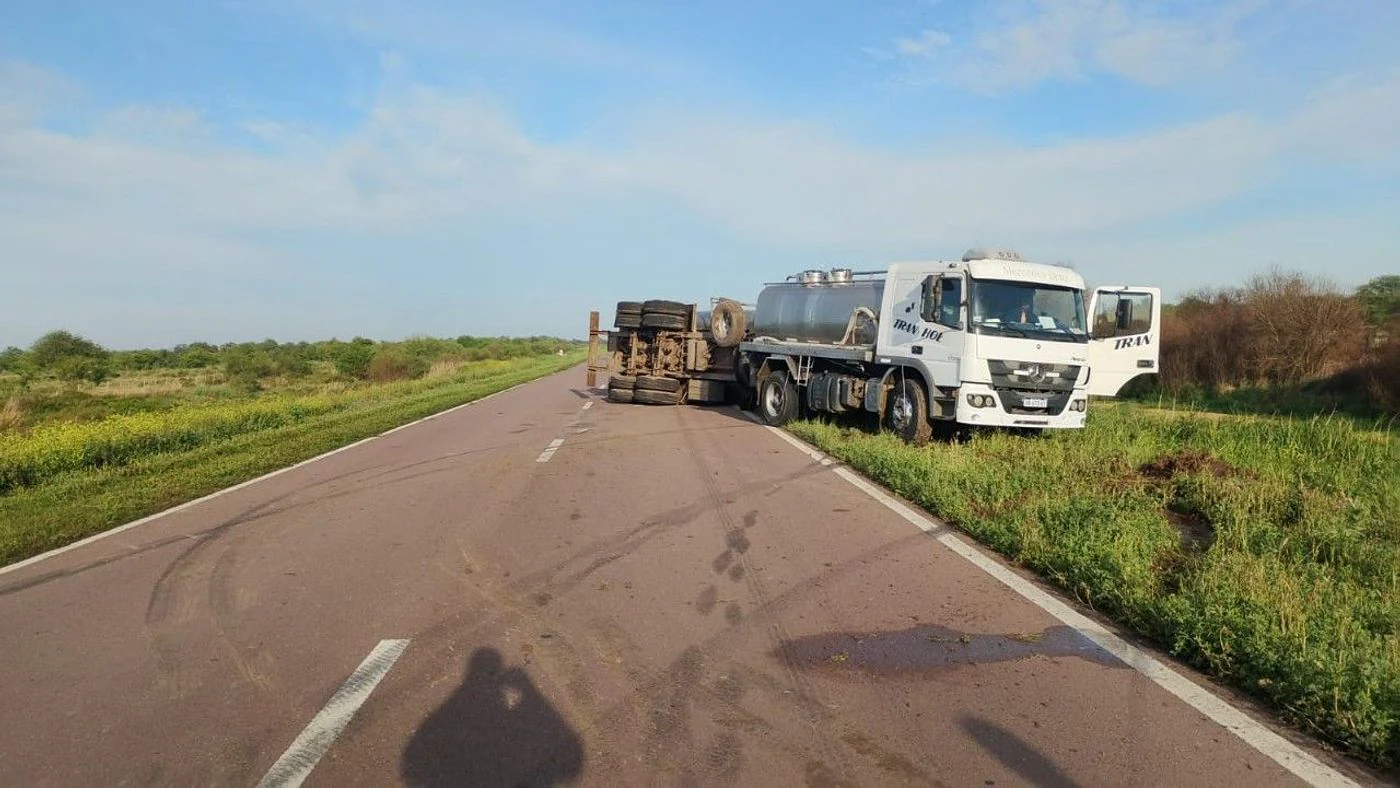 Imagen ilustrativa de la noticia: San Cristóbal: un camión cisterna protagonizó un siniestro vial sobre la Ruta 39