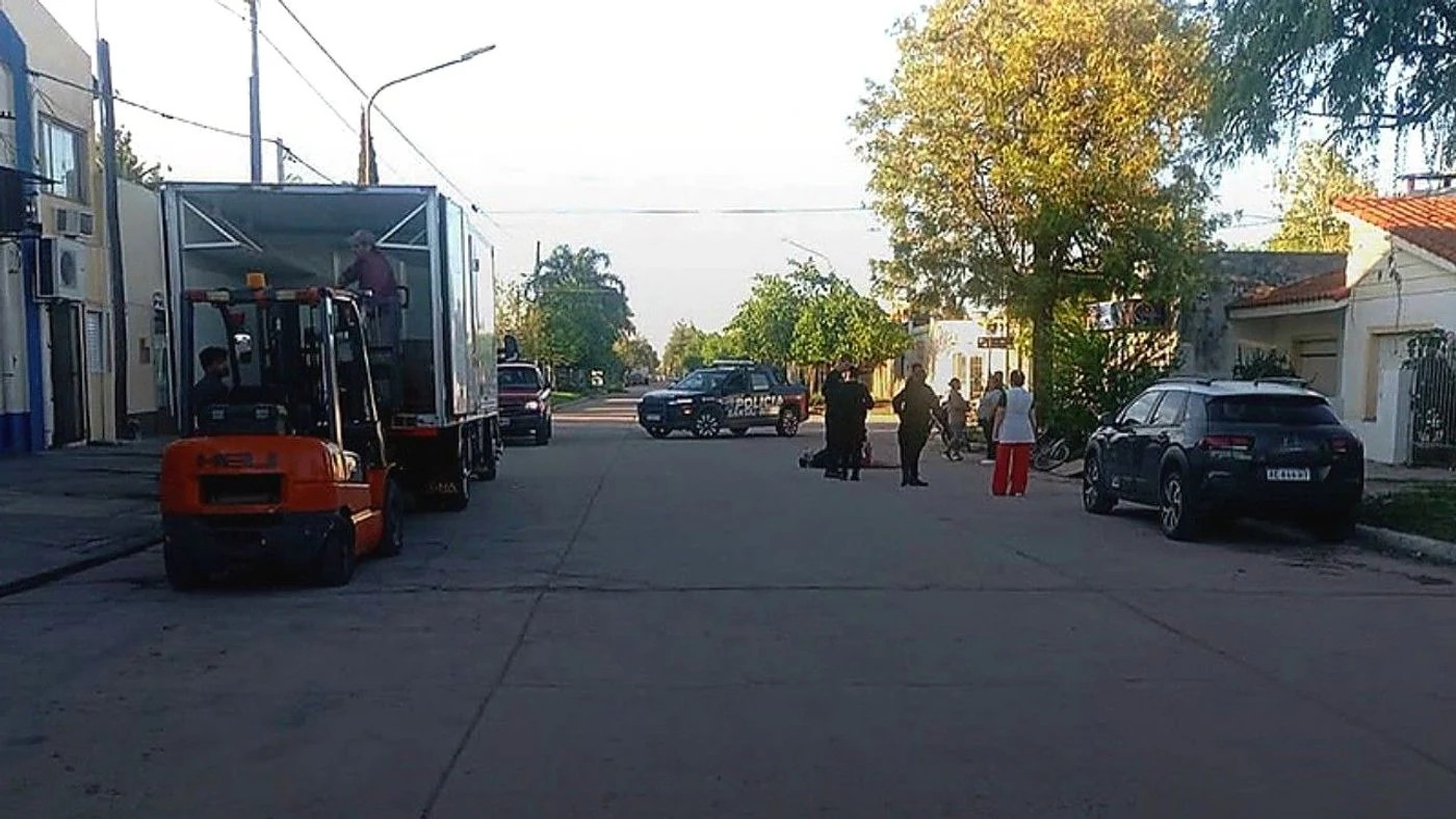 Imagen ilustrativa de la noticia: San Cristóbal: un ciclista sufrió lesiones leves tras chocar con una motocicleta (Policiales)