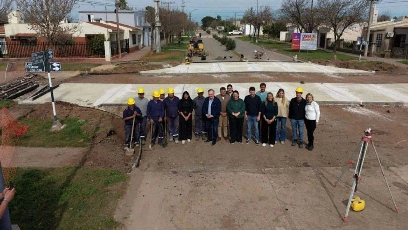 Imagen ilustrativa de la noticia: San Guillermo: Michlig presenta camioneta y anuncia obras (Región)