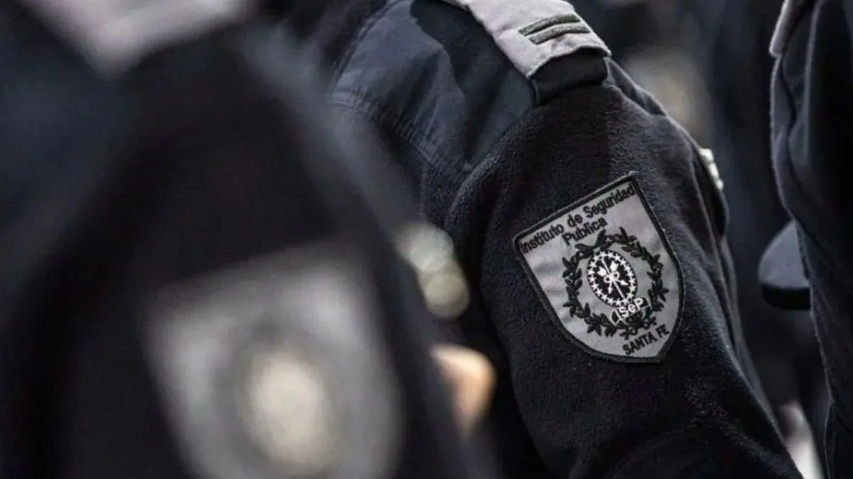 Anuncio de Santa Fe sobre la incorporación de nuevos policías y becas de formación.