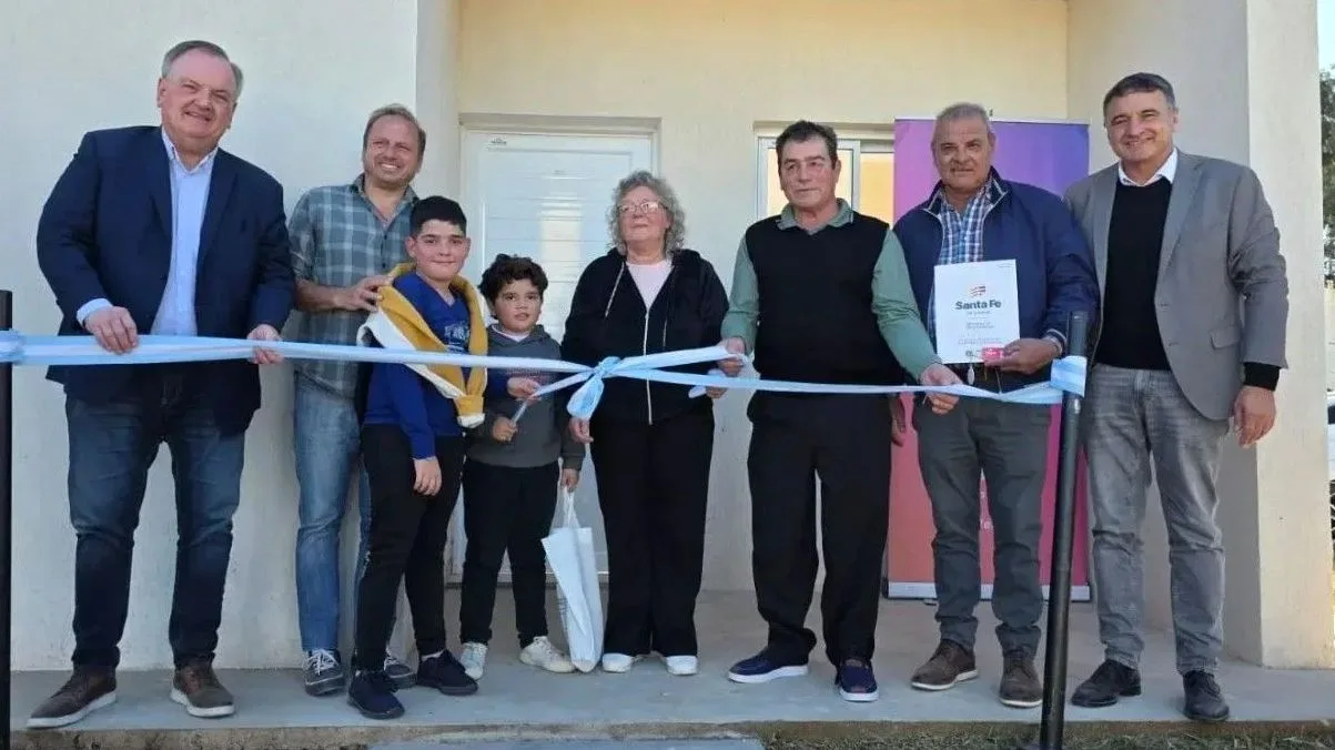 Entrega de viviendas en Villa Trinidad y Suardi por el Gobierno Provincial