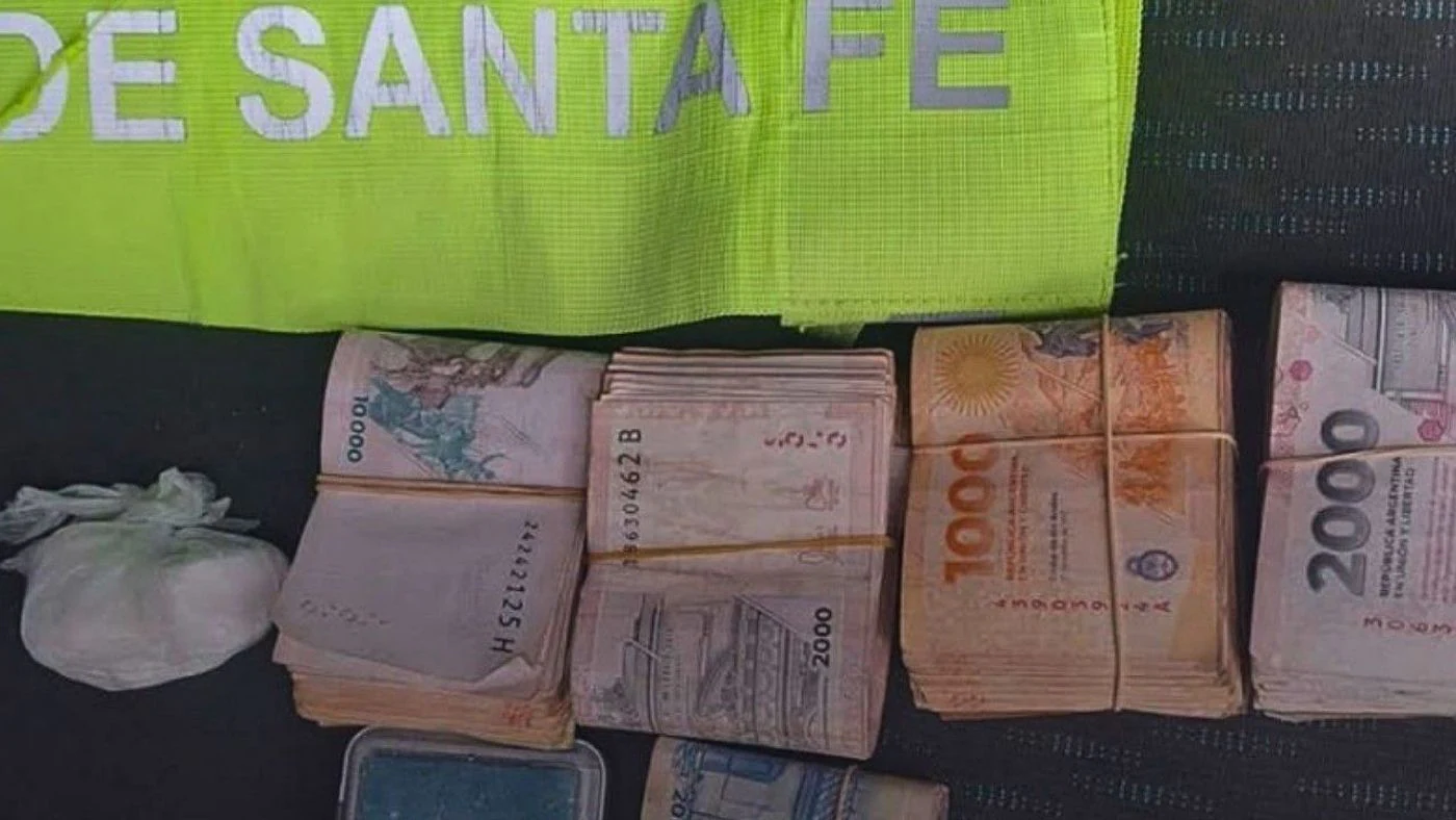 Imagen ilustrativa de la noticia: Secuestran cocaína y dinero en control vehicular en Ruta 2 (Policiales)