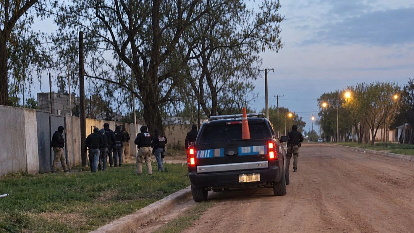 Imagen ilustrativa de la noticia: Suardi: tres detenidos tras allanamientos por microtráfico de estupefacientes (Policiales)