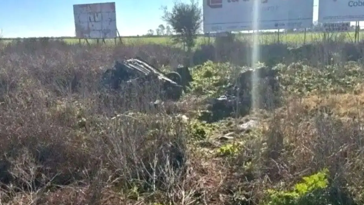 El Peugeot 208 quedó visiblemente destrozado.