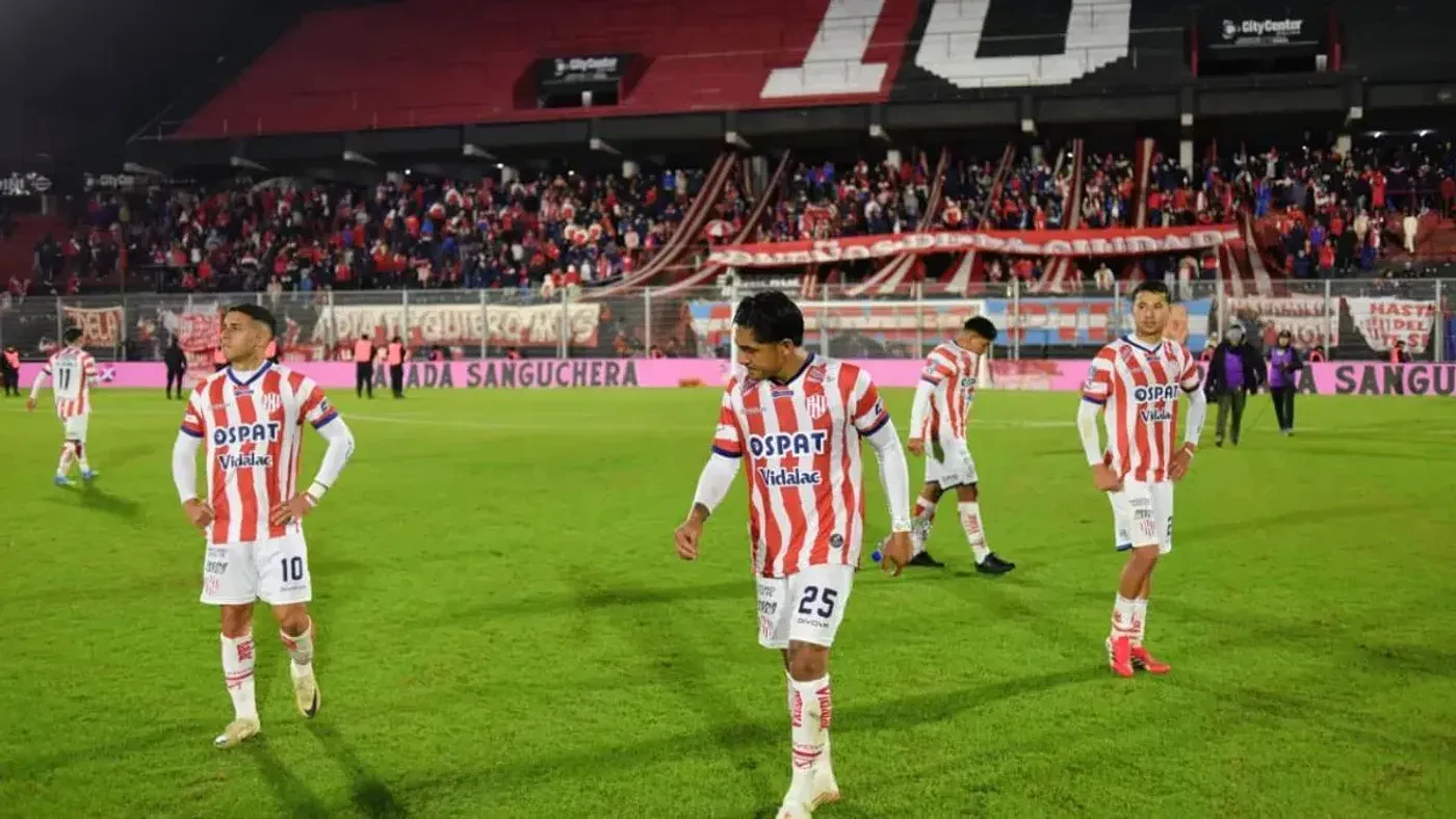 Un jugador de Unión en acción durante el partido contra Independiente.