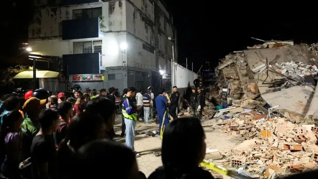 Venezuela sigue buscando sobrevivientes tras los terremotos: hay 32 muertos y más de 700 heridos