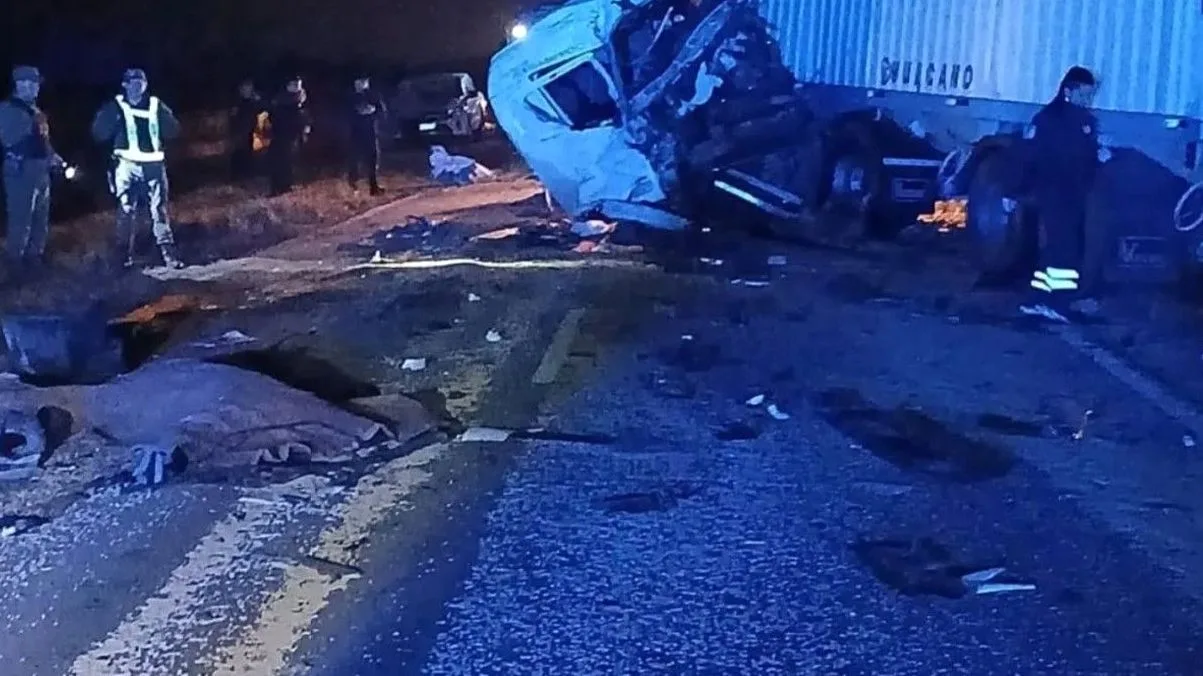 Imagen ilustrativa de la noticia: Vuelco de camión en Hersilia: conductor con lesiones leves (Policiales)