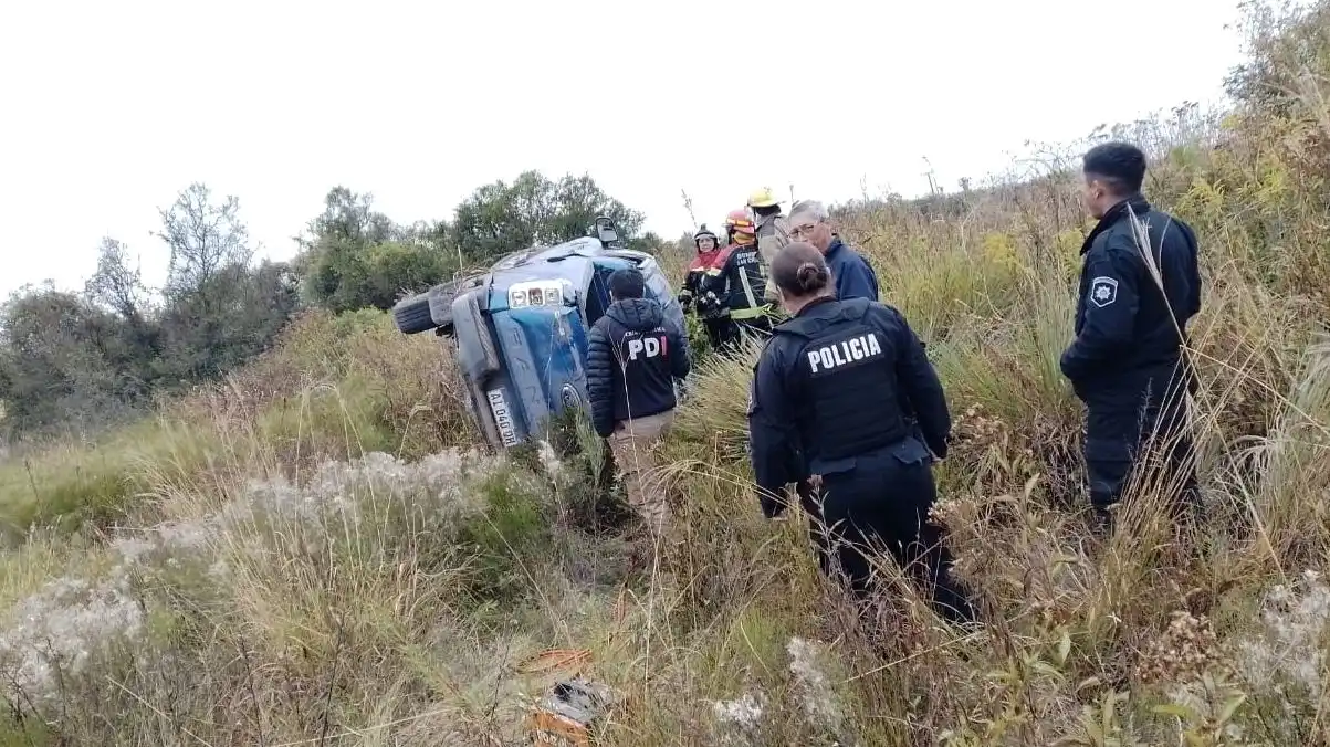 Accidente de una Ford Ranger volcada en la Ruta 39 cerca de Crespo