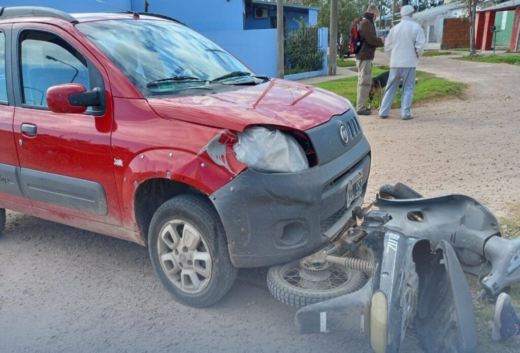 San Cristóbal: Un auto impacto una moto en el sector de Tecsa, en barrio José Dho