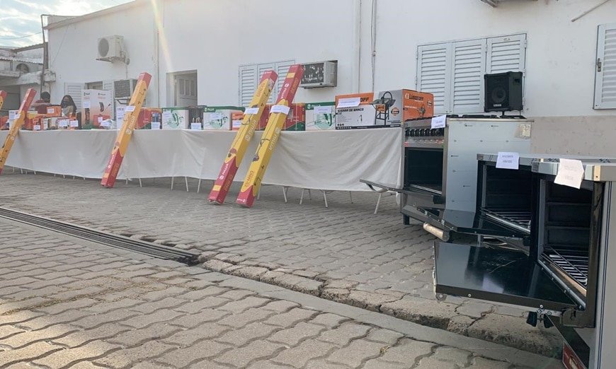 Entrega de elementos y herramientas a pequeños emprendedores de la ciudad de San Cristóbal