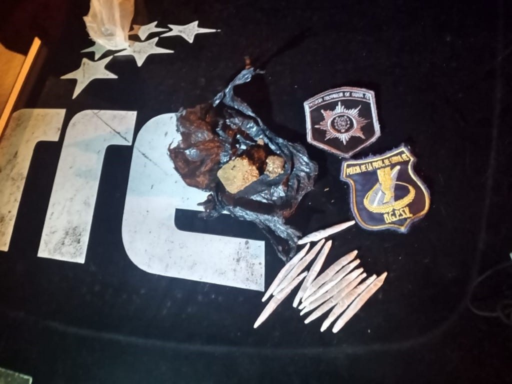 Detienen a dos sujetos con 22 gramos de marihuana