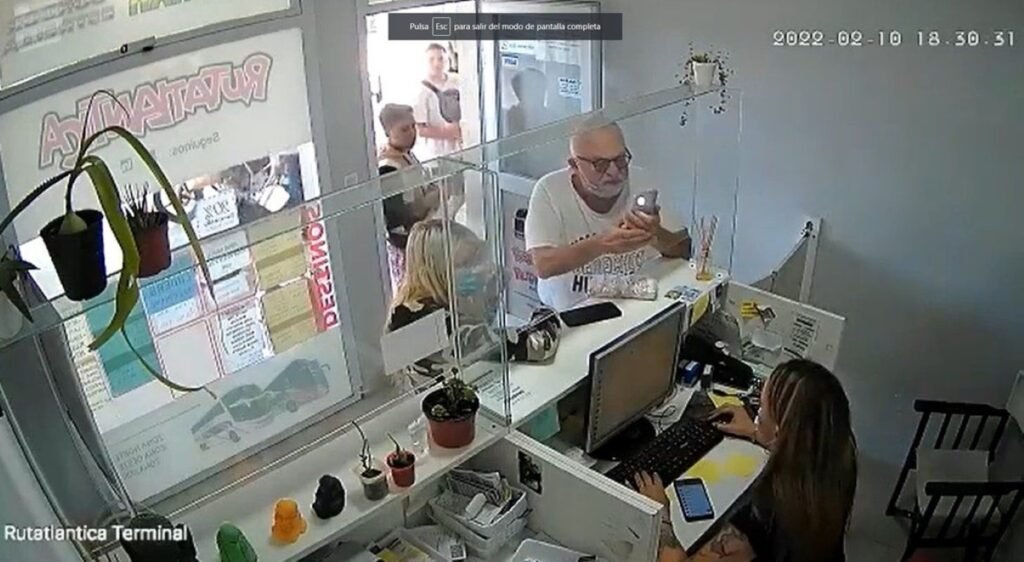 Renunció José Schulman por golpear a una empleada de una empresa de trasporte