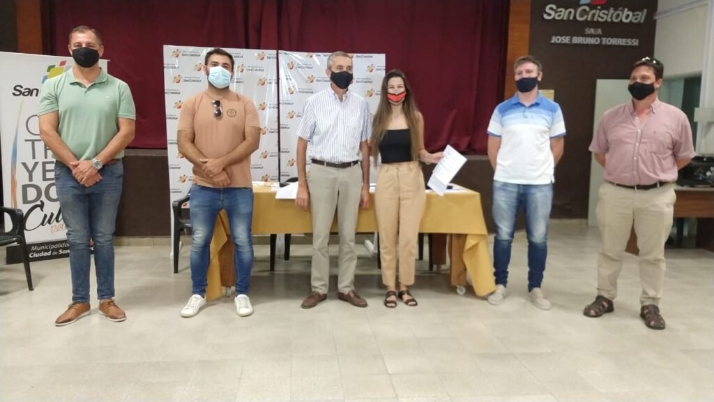 San Cristóbal: Entrega de Premios Frentes navideños comerciales.
