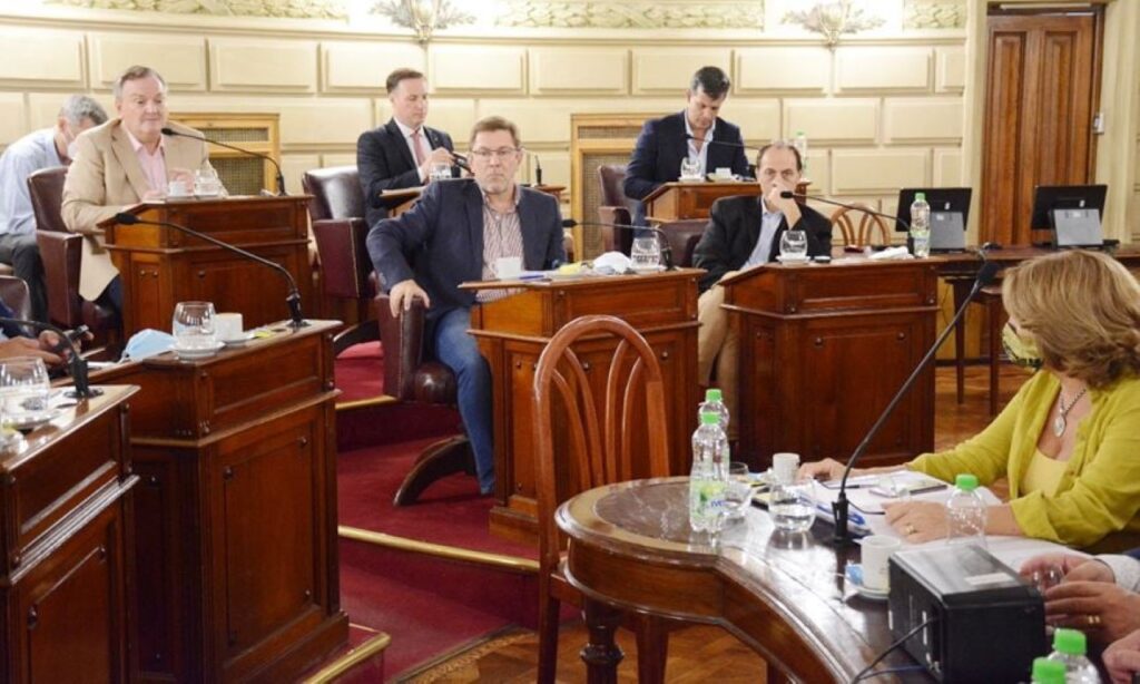 Senadores recibieron a la Ministra Silvina Frana por obras de acueductos