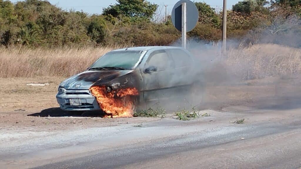 Se le incendio su auto sobre ruta 39