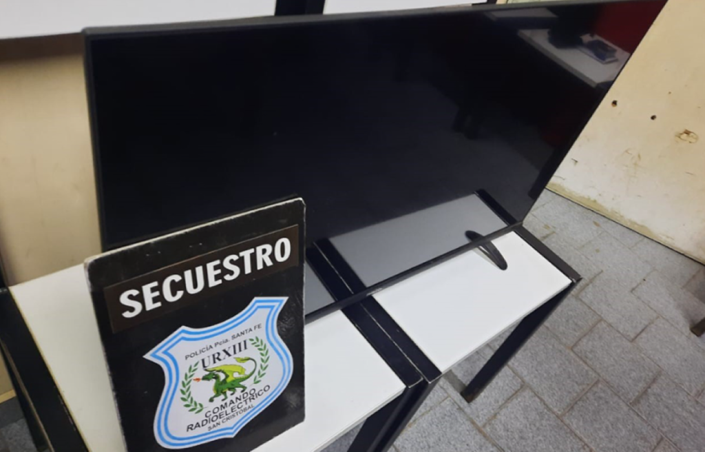 San Cristóbal: Accidente entre un auto una moto 1 DEVOLVIERON UN TELE QUE HABIA SIDO ROBADO San Cristóbal: Accidente entre un auto una moto