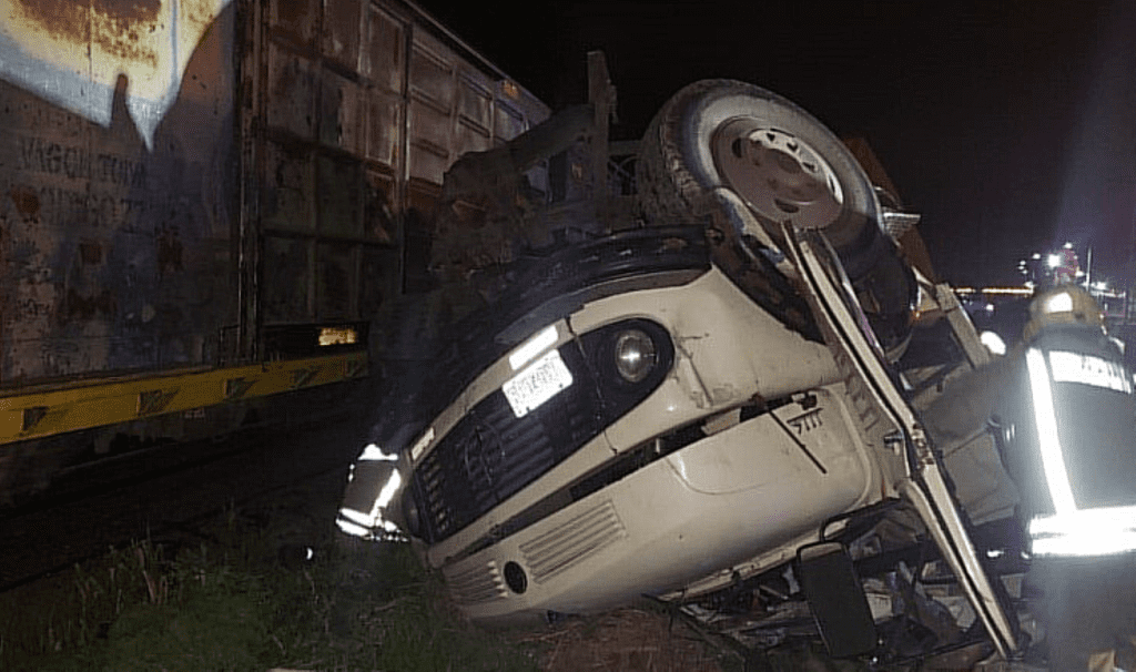 San Lorenzo un muerto y dos heridos tras el choque de un tren y un camión