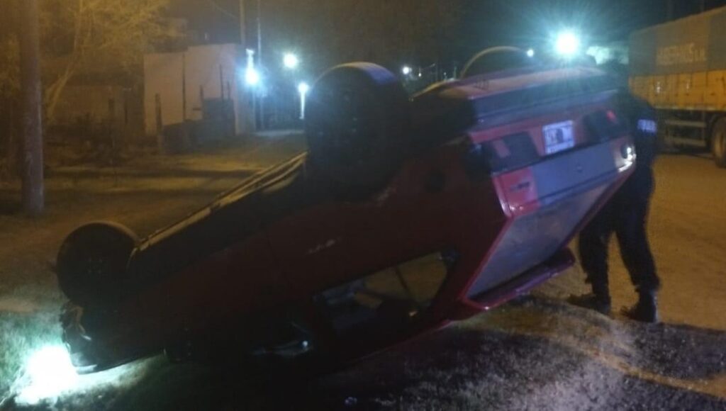 Un auto volcó en San Cristóbal