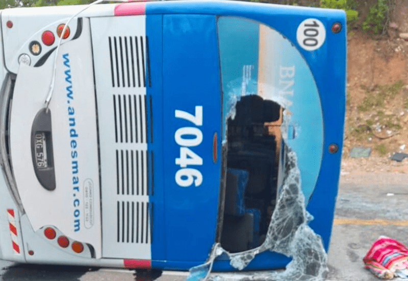 Choque Frontal entre Micro de Andesmar y Camión