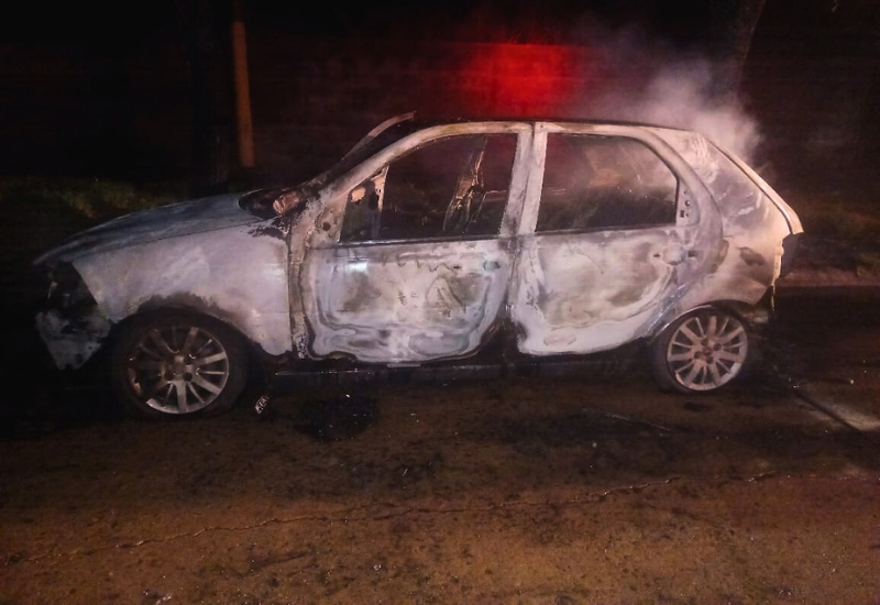 Incendio de quincho en San Cristóbal y un auto en Arrufó