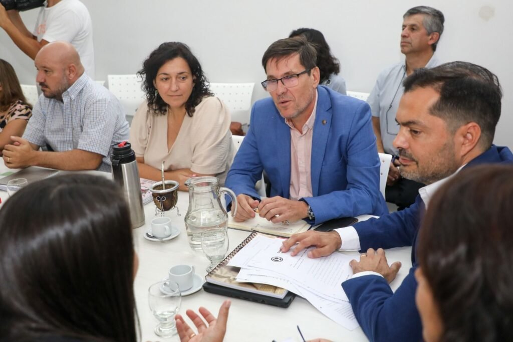 Docentes reclaman la cláusula gatillo y esperan propuesta 2024