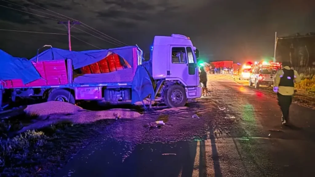 Accidente en Ruta 11 entre Nelson e Iriondo con dos camiones