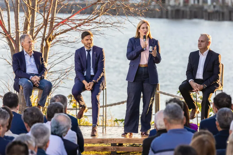 Gisela Scaglia habla en el acto de lanzamiento de su campaña junto a Maximiliano Pullaro, Juan Schiaretti y Pablo Farías