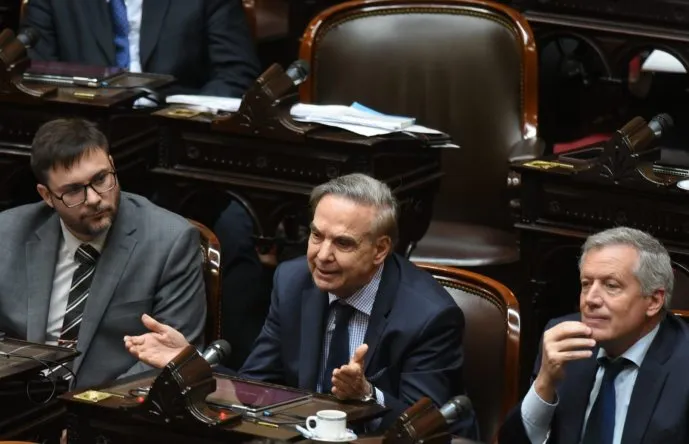 Los gobernadores Martín Llaryora y Maximiliano Pullaro desafían el liderazgo de Miguel Ángel Pichetto