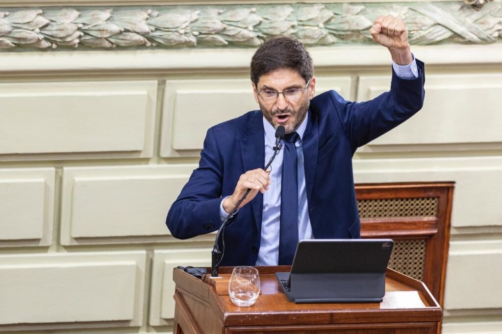 Uno por uno, los principales anuncios de Maximiliano Pullaro en su mensaje a la Legislatura